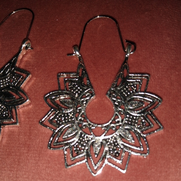 Filigree Bohemian Geometric Flower Hoop Earrings Silver Lace Cutout Huggie Hoops - Picture 2 of 6